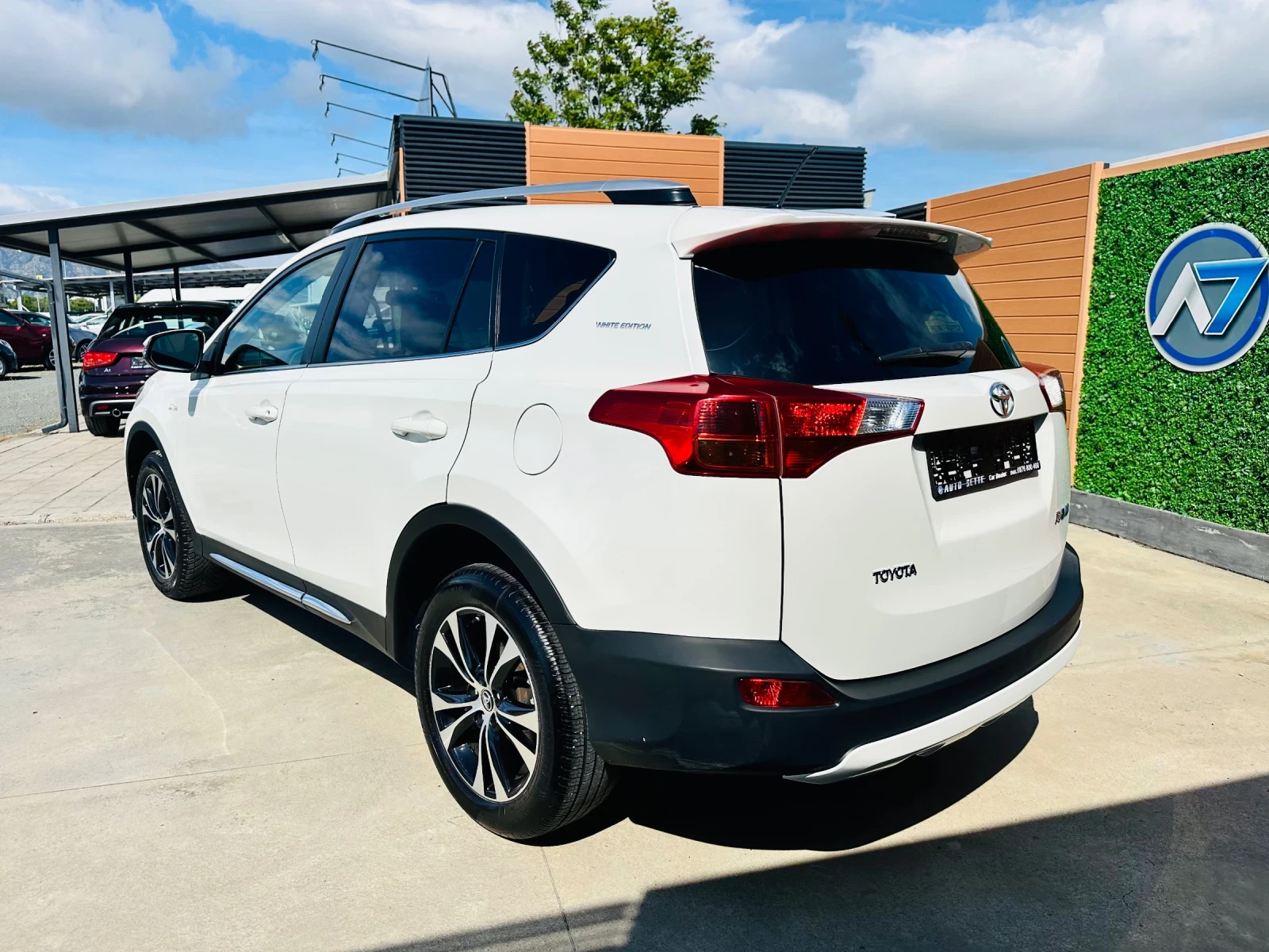 Toyota Rav4 D-4D/White Edition/Keyless/Камера, снимка 8 - Автомобили и джипове - 54653682