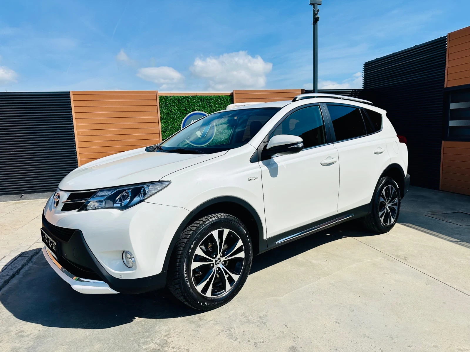 Toyota Rav4 D-4D/White Edition/Keyless/Камера, снимка 9 - Автомобили и джипове - 54653682