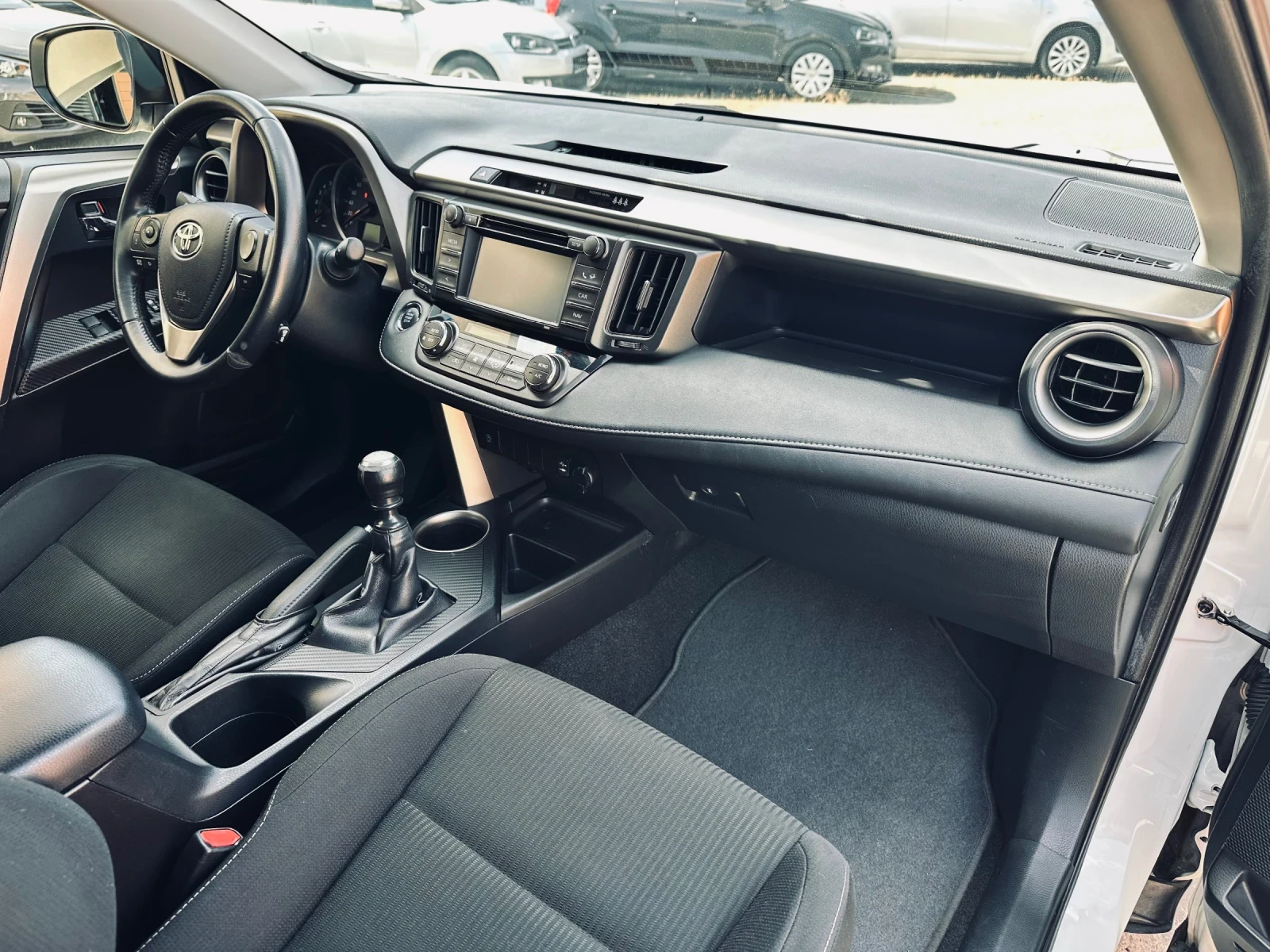 Toyota Rav4 D-4D/White Edition/Keyless/Камера, снимка 15 - Автомобили и джипове - 54653682