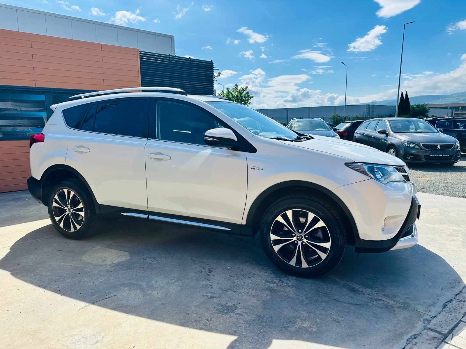 Toyota Rav4 D-4D/White Edition/Keyless/Камера, снимка 4 - Автомобили и джипове - 54653682