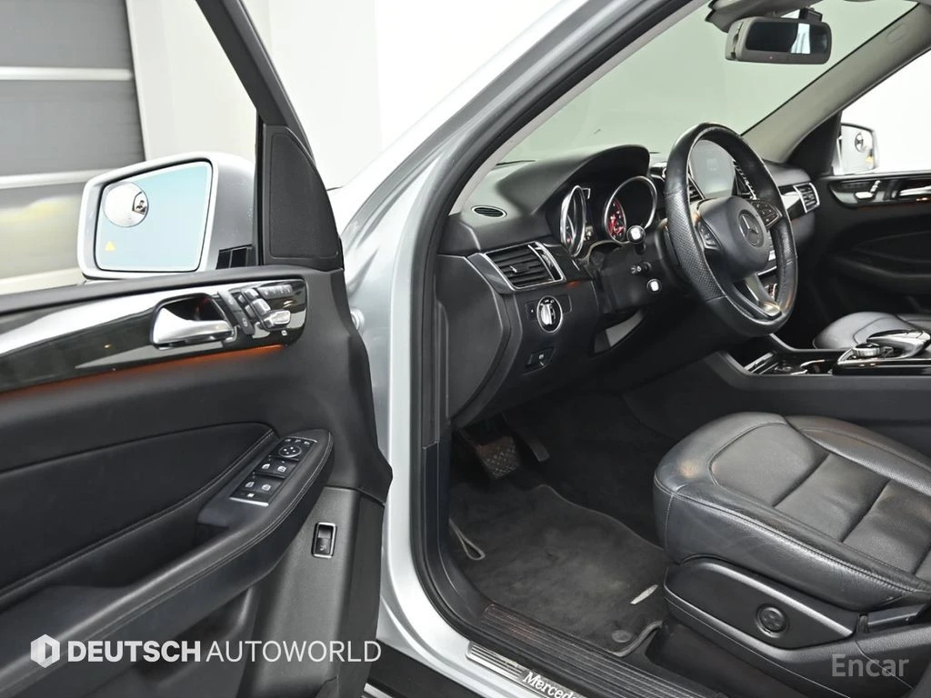 Mercedes-Benz GLE 350 AMG* PACK* ПОДГРЕВ* ОБДУХВАНЕ* КАМЕРА* КЕЙЛЕС* , снимка 5 - Автомобили и джипове - 54683747