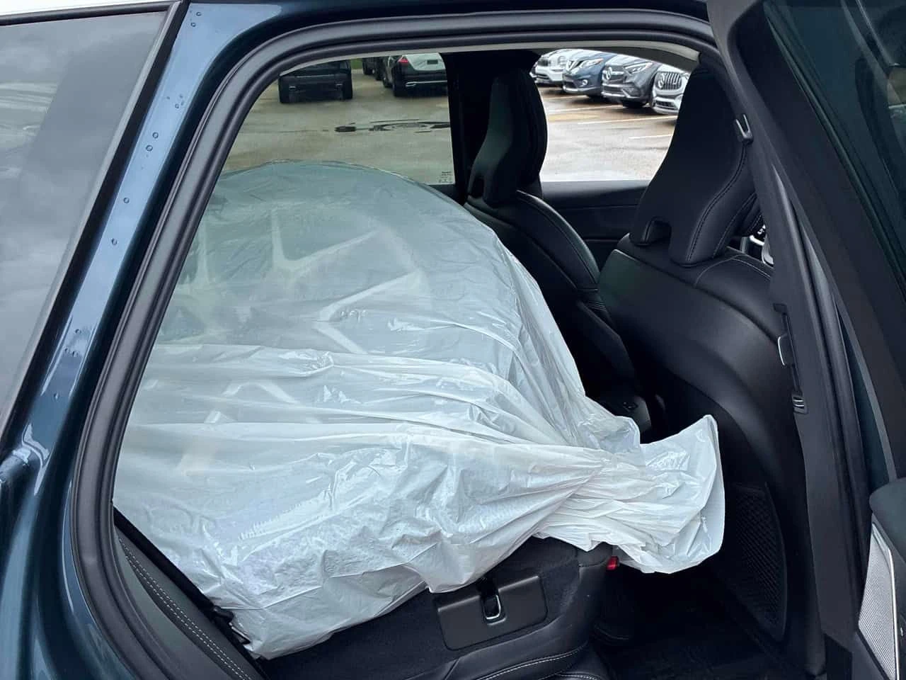 Volvo XC60 Inscription/360/HUD/Bowers&Wilkins, снимка 17 - Автомобили и джипове - 55085276