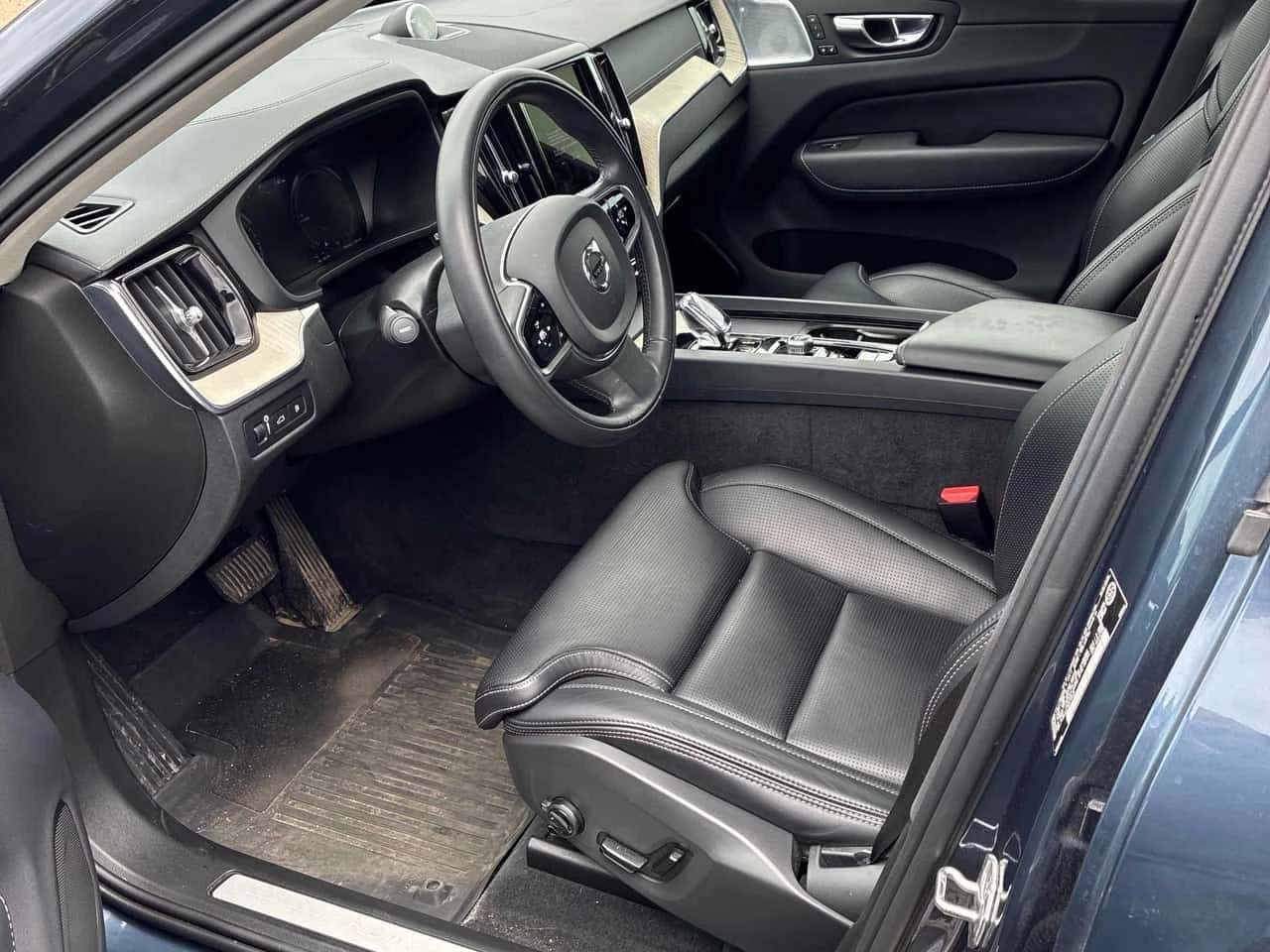 Volvo XC60 Inscription/360/HUD/Bowers&Wilkins, снимка 5 - Автомобили и джипове - 55085276