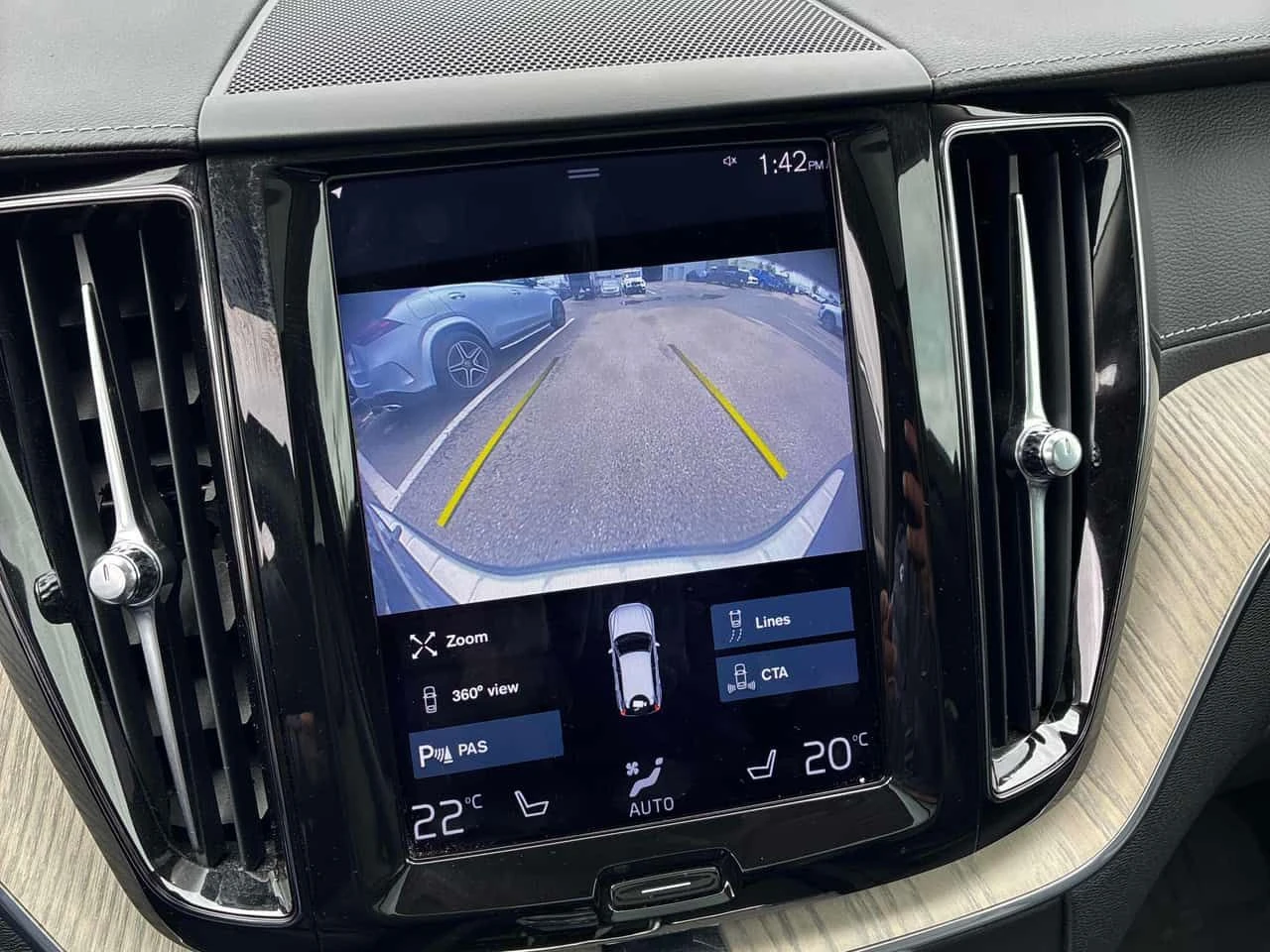 Volvo XC60 Inscription/360/HUD/Bowers&Wilkins, снимка 13 - Автомобили и джипове - 55085276