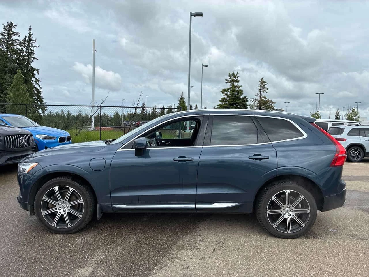 Volvo XC60 Inscription/360/HUD/Bowers&Wilkins, снимка 2 - Автомобили и джипове - 55085276