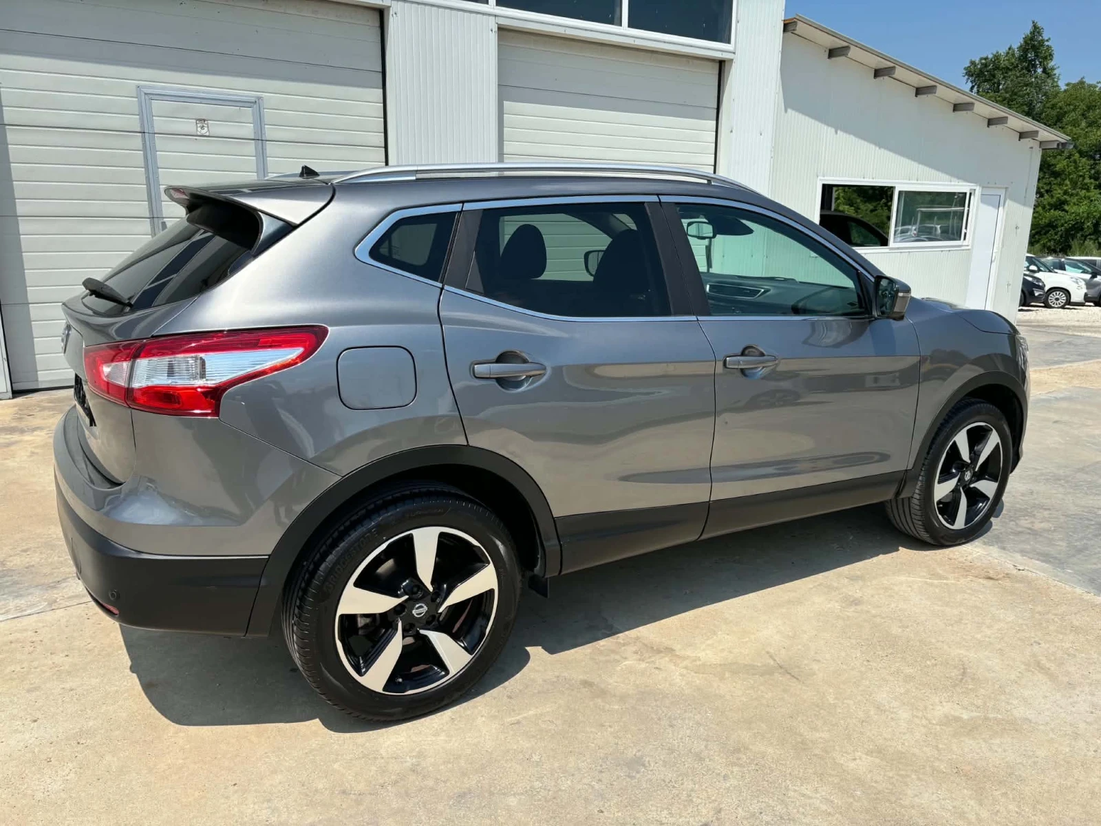 Nissan Qashqai 1.5dci 110k.c* Panorama* 6b* Navi* UNIKAT* , снимка 15 - Автомобили и джипове - 55289632