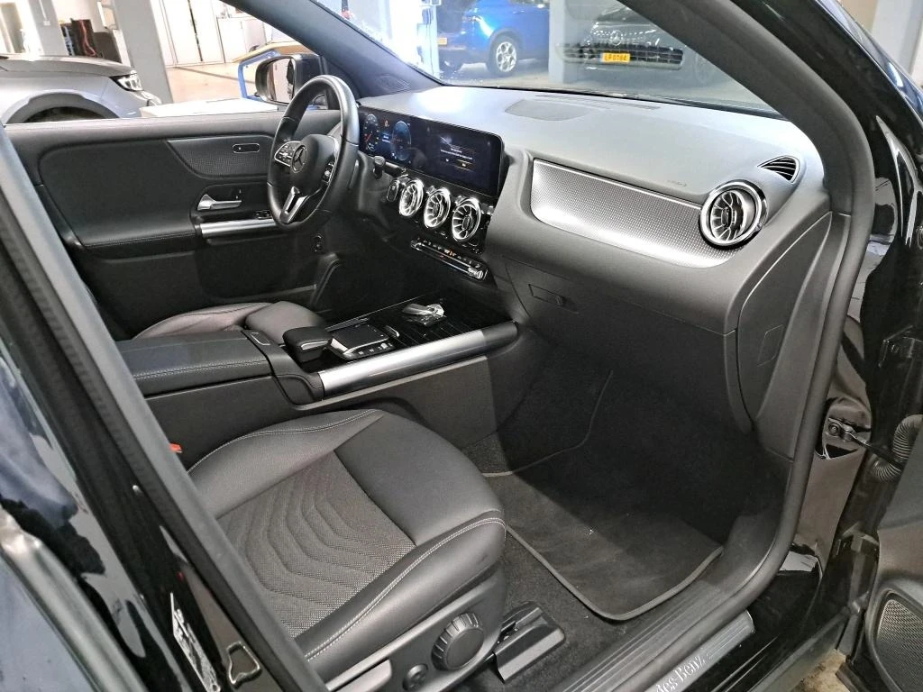 Mercedes-Benz EQA 250+ , Business Line, снимка 7 - Автомобили и джипове - 55738391