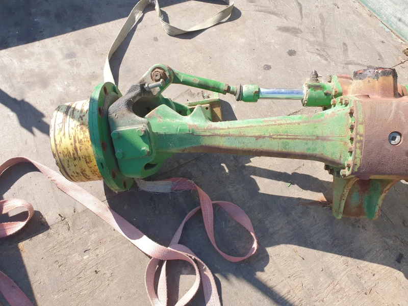 Трактор John Deere 6620