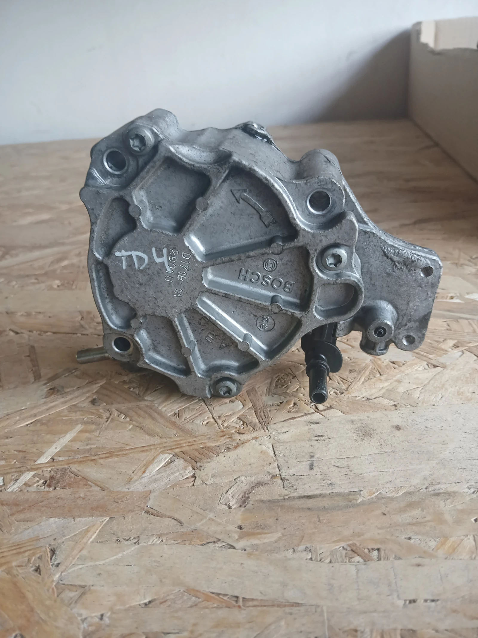 D171B-1A вакум помпа Lend Rover Freelender, снимка 2 - Части - 54958186