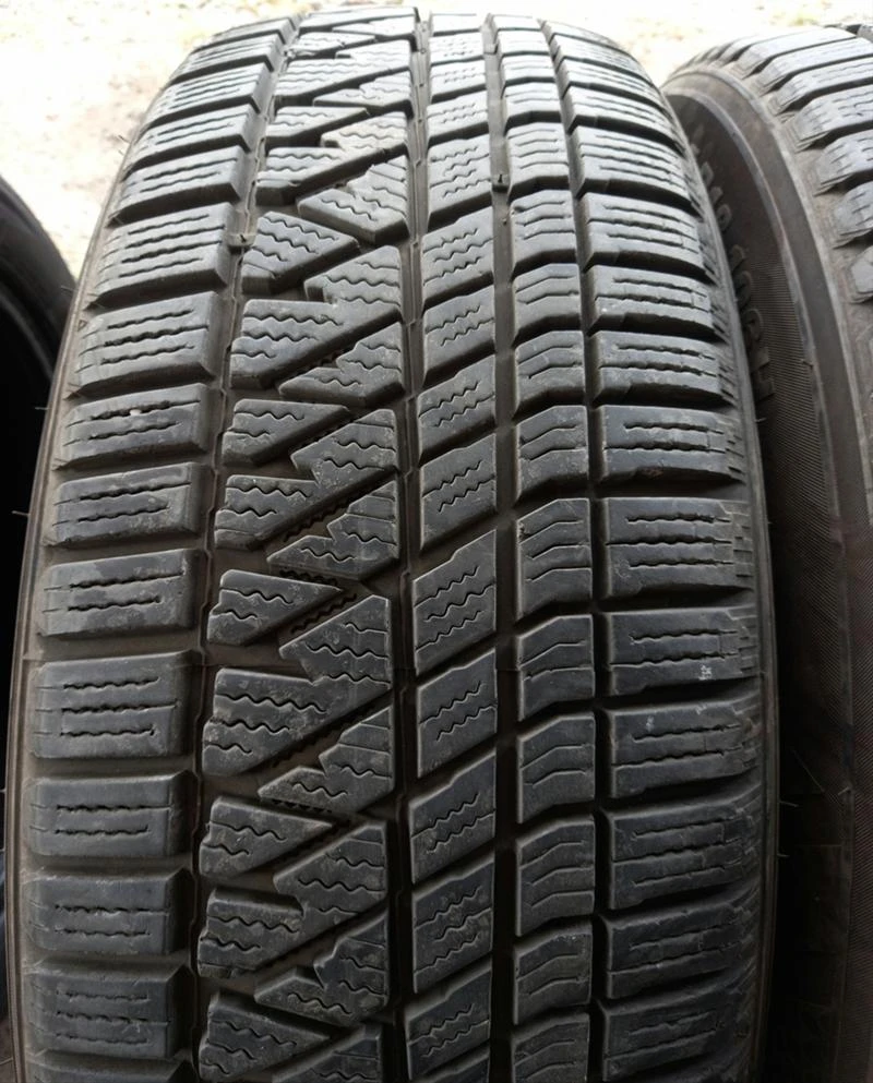 Гуми Зимни 235/65R18, снимка 3 - Гуми и джанти - 32907383