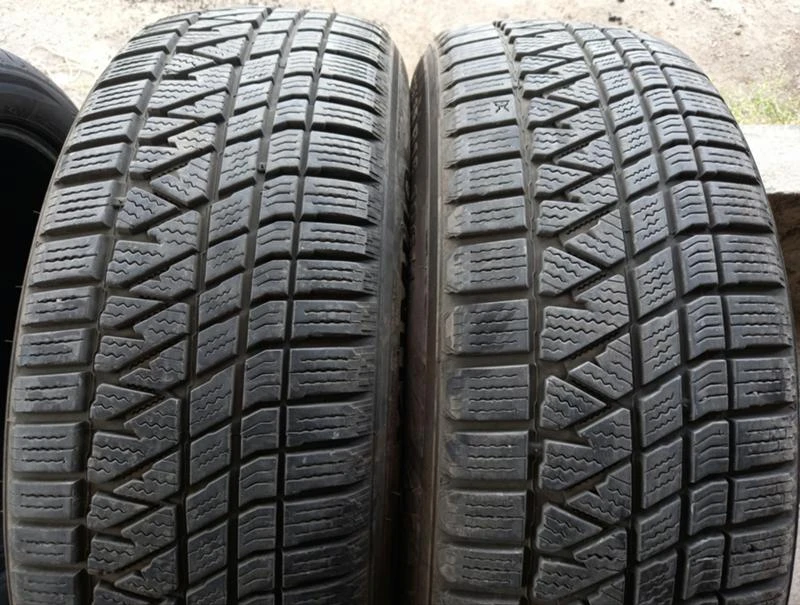 Гуми Зимни 235/65R18, снимка 4 - Гуми и джанти - 32907383