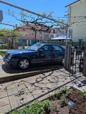 Mercedes-Benz E 300, снимка 1