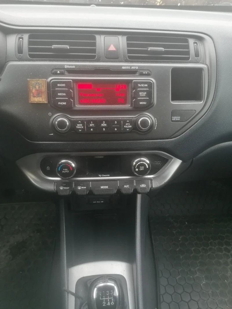 Kia Rio 1.4 CRDI, снимка 8 - Автомобили и джипове - 48714128