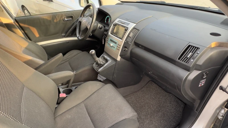 Toyota Corolla verso 7 МЕСТНА, снимка 14 - Автомобили и джипове - 51194488