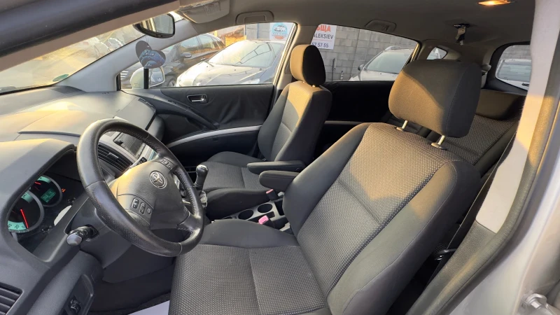 Toyota Corolla verso 7 МЕСТНА, снимка 5 - Автомобили и джипове - 51194488