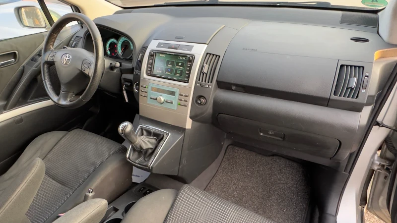 Toyota Corolla verso 7 МЕСТНА, снимка 11 - Автомобили и джипове - 51194488