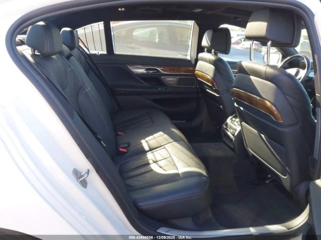 BMW 740 MPACK* МАСАЖ* ОБДУХ* HEADUP, снимка 15 - Автомобили и джипове - 53111060
