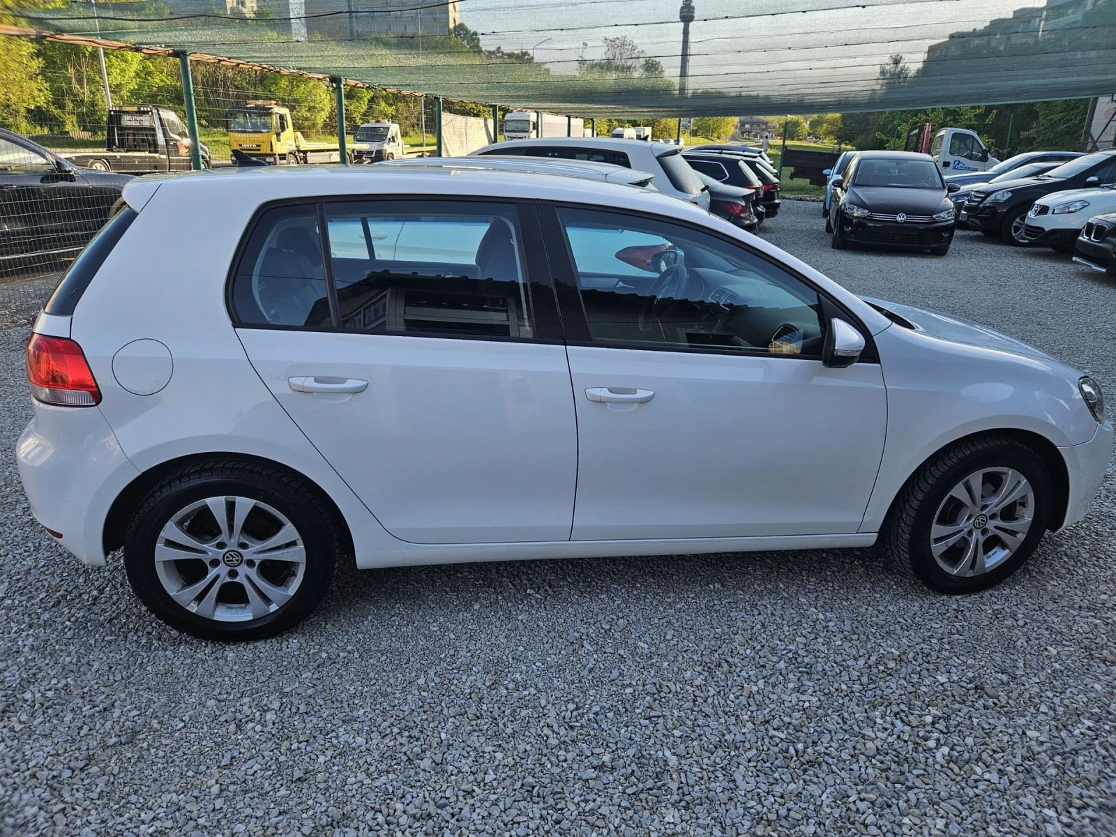 VW Golf 1.6TDI/НАВИ/КЛИМАТРОНИК/100%ОБСЛУЖЕН - изображение 4