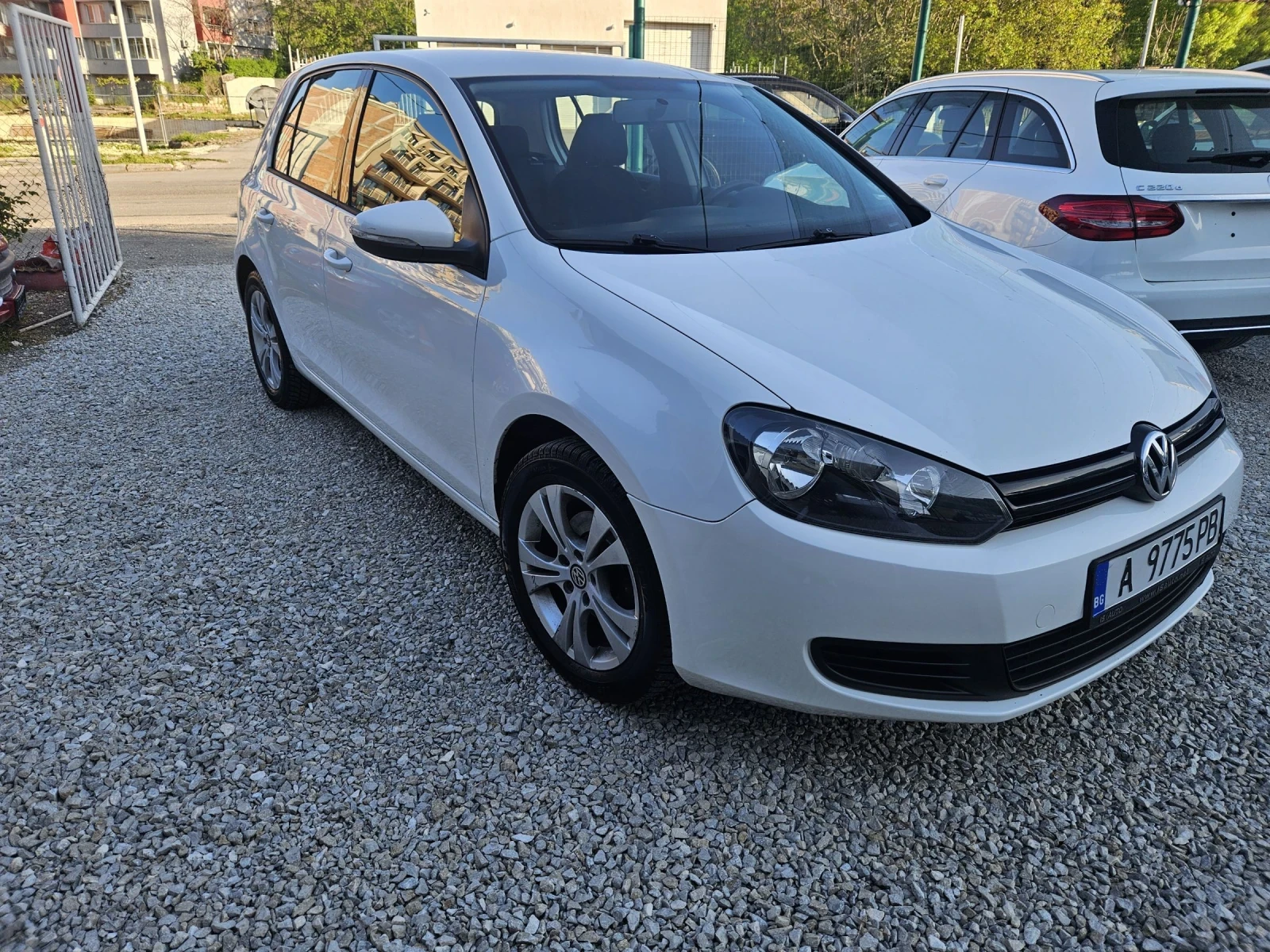 VW Golf 1.6TDI/НАВИ/КЛИМАТРОНИК/100%ОБСЛУЖЕН - изображение 2
