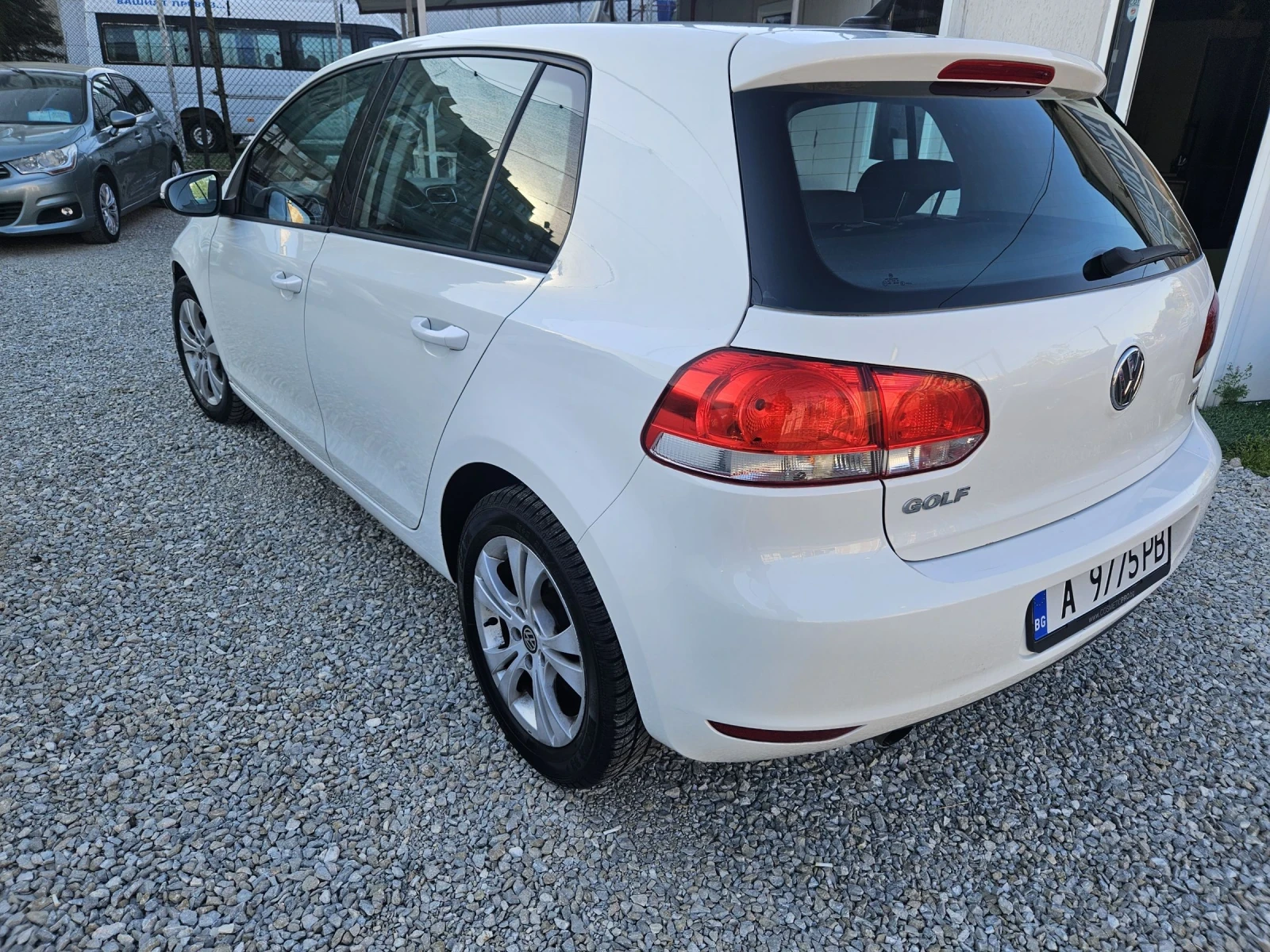 VW Golf 1.6TDI/НАВИ/КЛИМАТРОНИК/100%ОБСЛУЖЕН - изображение 8