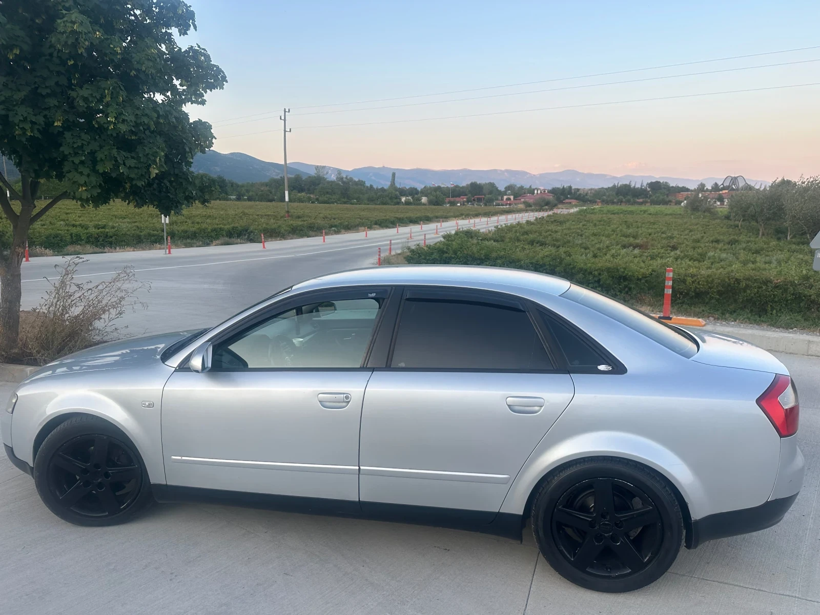 Audi A4 1.9 - изображение 3