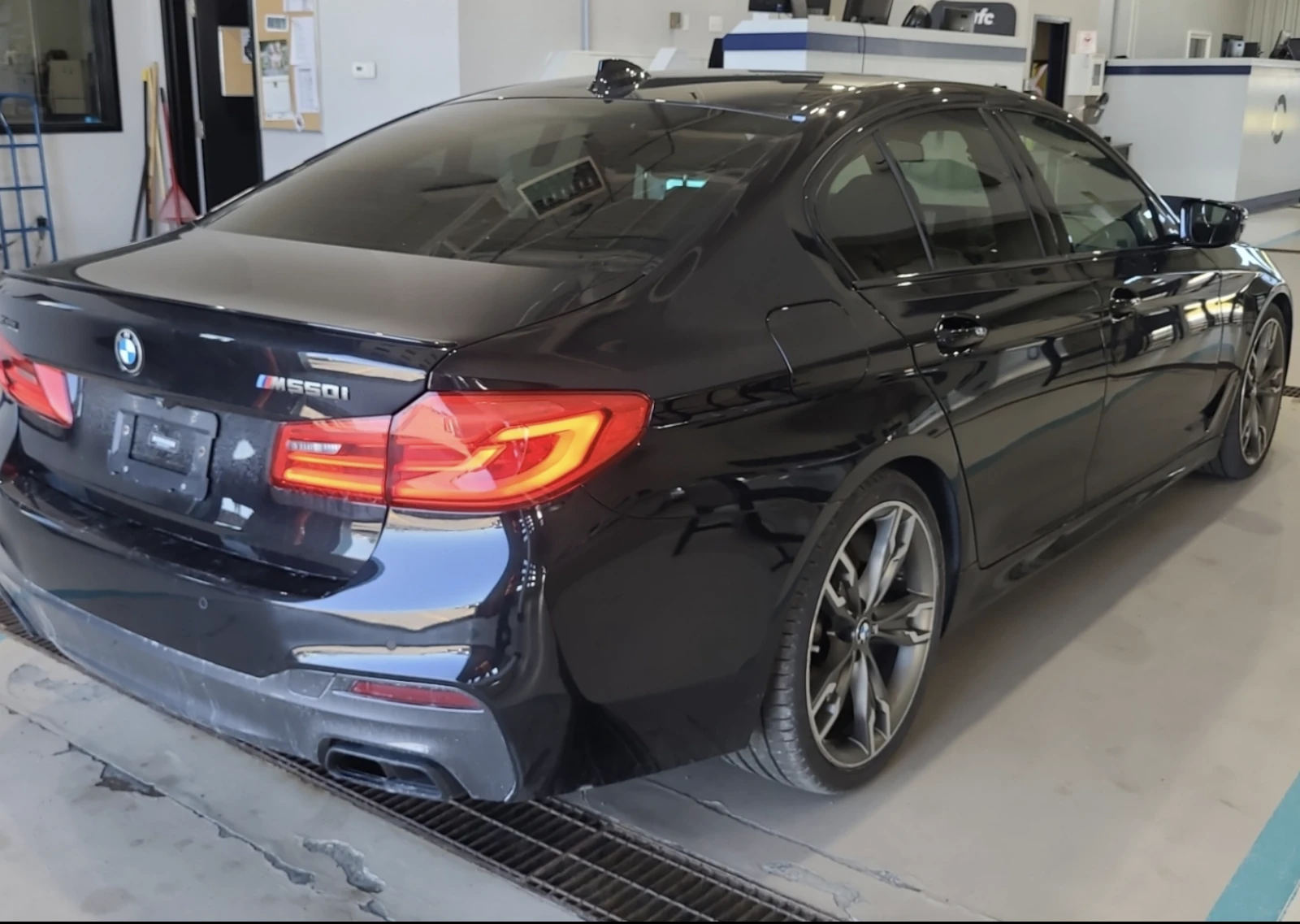BMW 550 XDRIVE - изображение 3