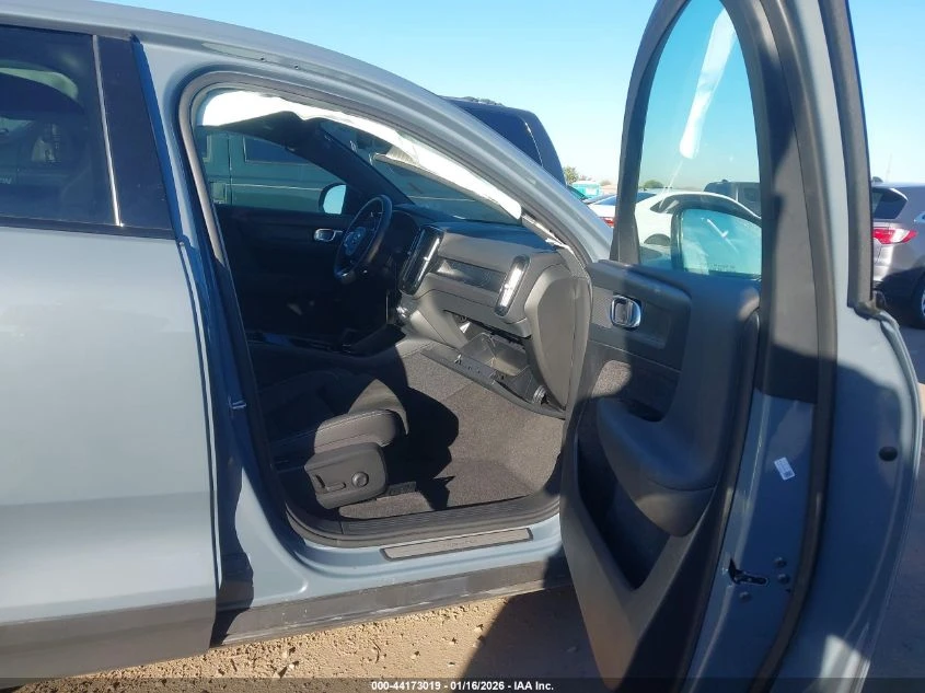 Volvo C40 Recharge Pure Electric Twin Plus - изображение 5