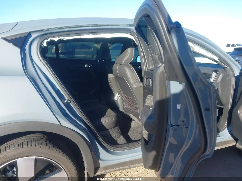 Volvo C40 Recharge Pure Electric Twin Plus - изображение 8