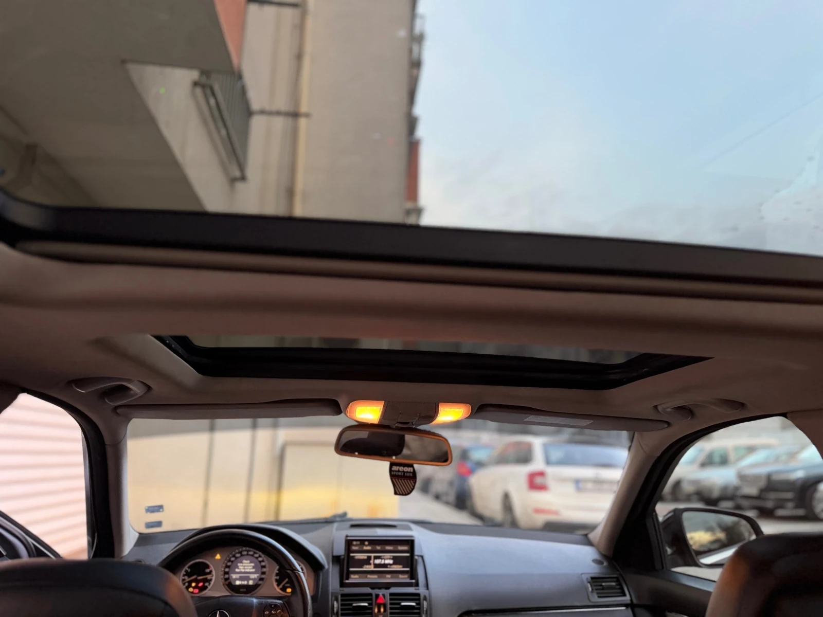 Mercedes-Benz 220  - изображение 7