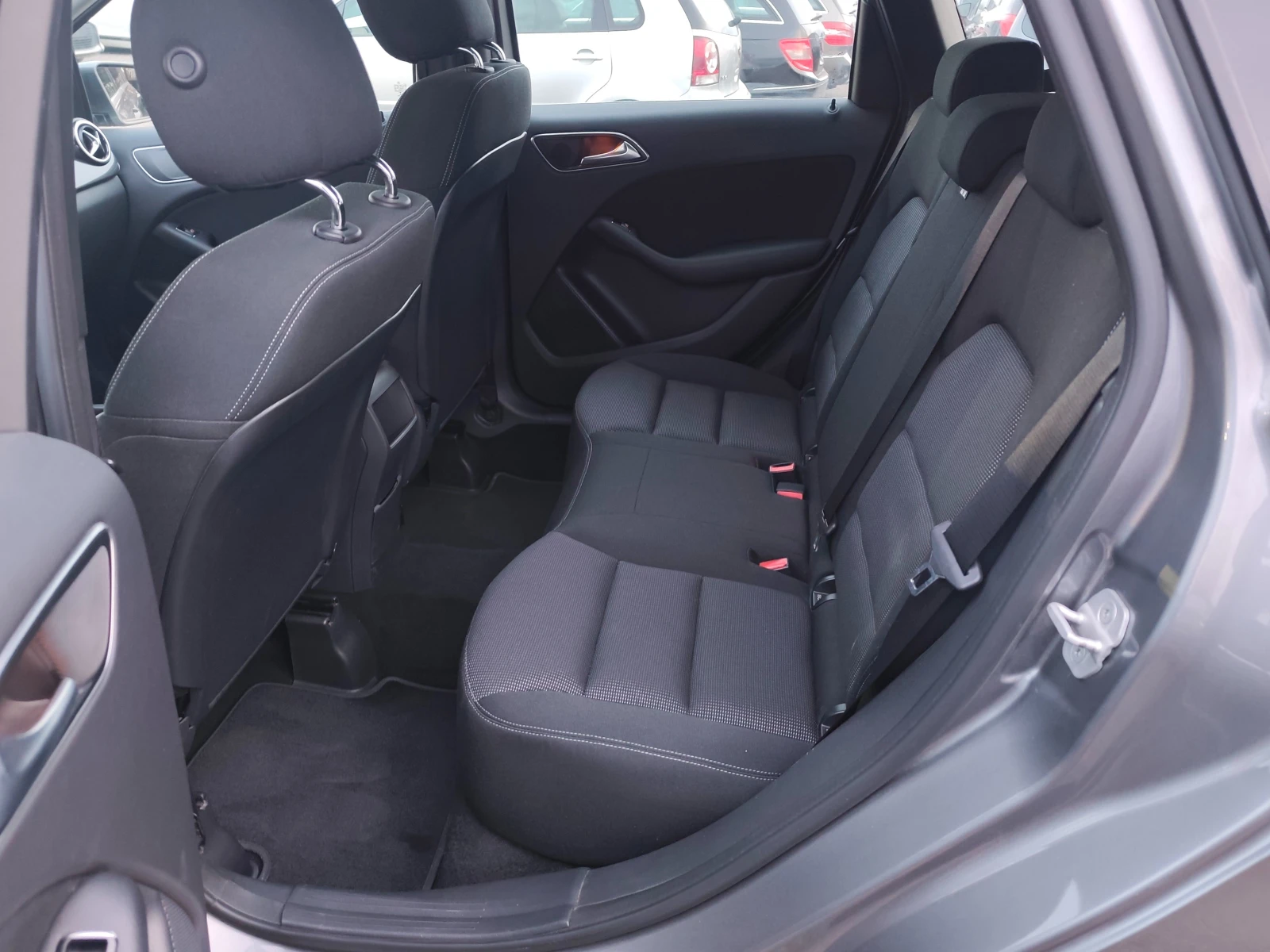 Mercedes-Benz B 180 i + Distronic+ Camera+ Navi+ Евро 6, снимка 16 - Автомобили и джипове - 53879861