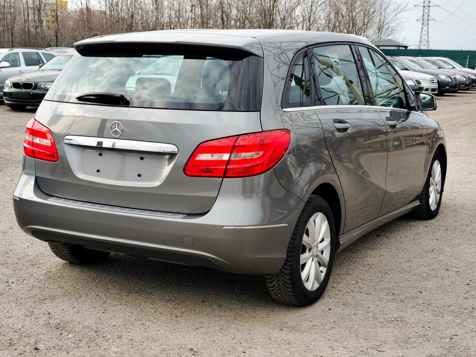 Mercedes-Benz B 180 i + Distronic+ Camera+ Navi+ Евро 6, снимка 3 - Автомобили и джипове - 53879861