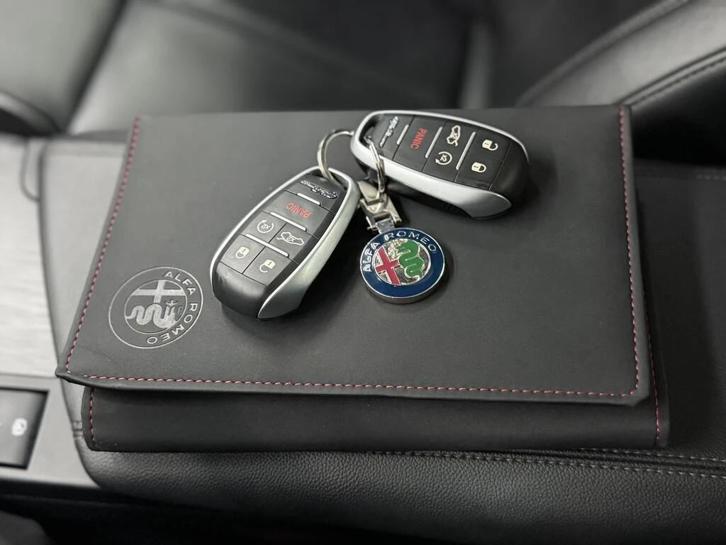 Alfa Romeo Giulia  NAV| BACKUP| FCW| PANO| CLEAN CARFAXX| * CARFAX *, снимка 13 - Автомобили и джипове - 54228226