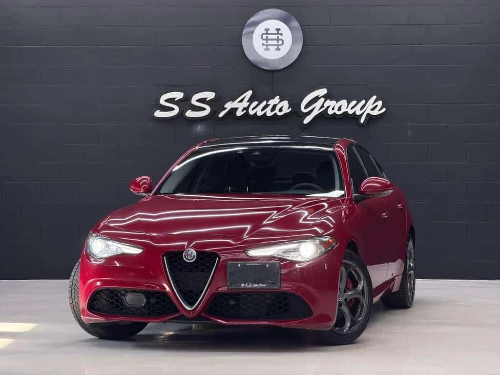 Alfa Romeo Giulia  NAV| BACKUP| FCW| PANO| CLEAN CARFAXX| * CARFAX *, снимка 2 - Автомобили и джипове - 54228226