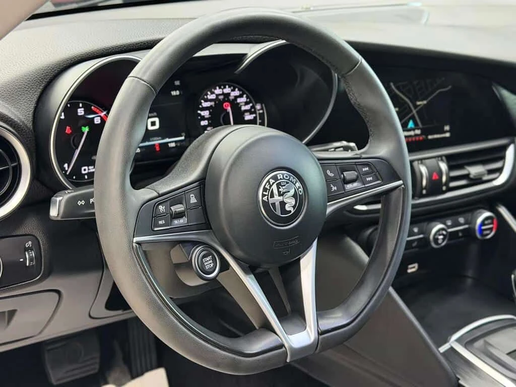 Alfa Romeo Giulia  NAV| BACKUP| FCW| PANO| CLEAN CARFAXX| * CARFAX *, снимка 6 - Автомобили и джипове - 54228226