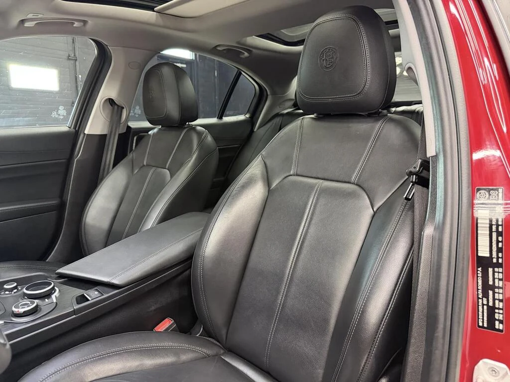 Alfa Romeo Giulia  NAV| BACKUP| FCW| PANO| CLEAN CARFAXX| * CARFAX *, снимка 14 - Автомобили и джипове - 54228226