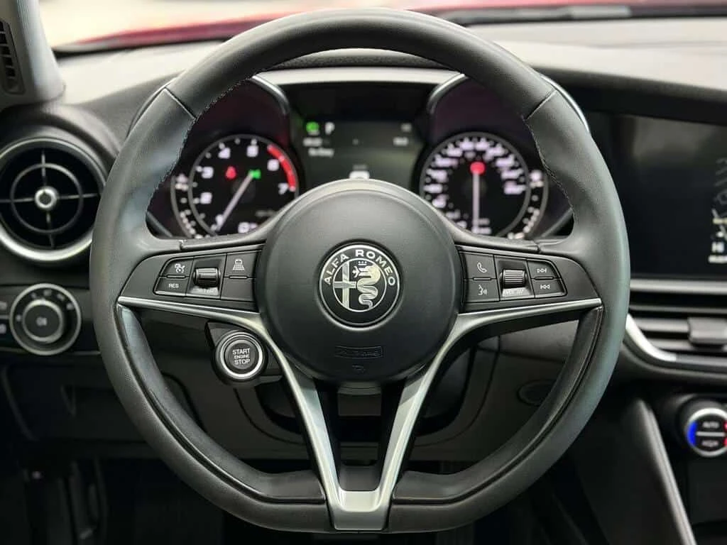 Alfa Romeo Giulia  NAV| BACKUP| FCW| PANO| CLEAN CARFAXX| * CARFAX *, снимка 9 - Автомобили и джипове - 54228226