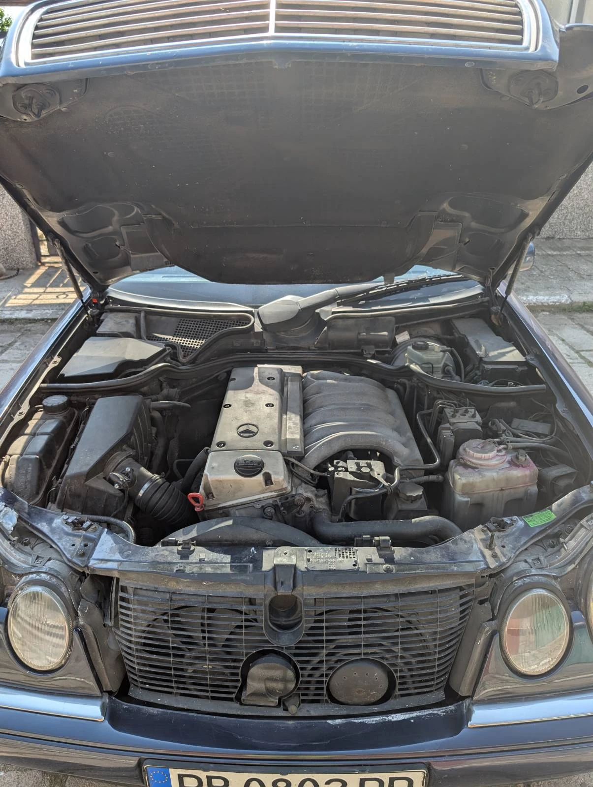 Mercedes-Benz E 300, снимка 2 - Автомобили и джипове - 54793721