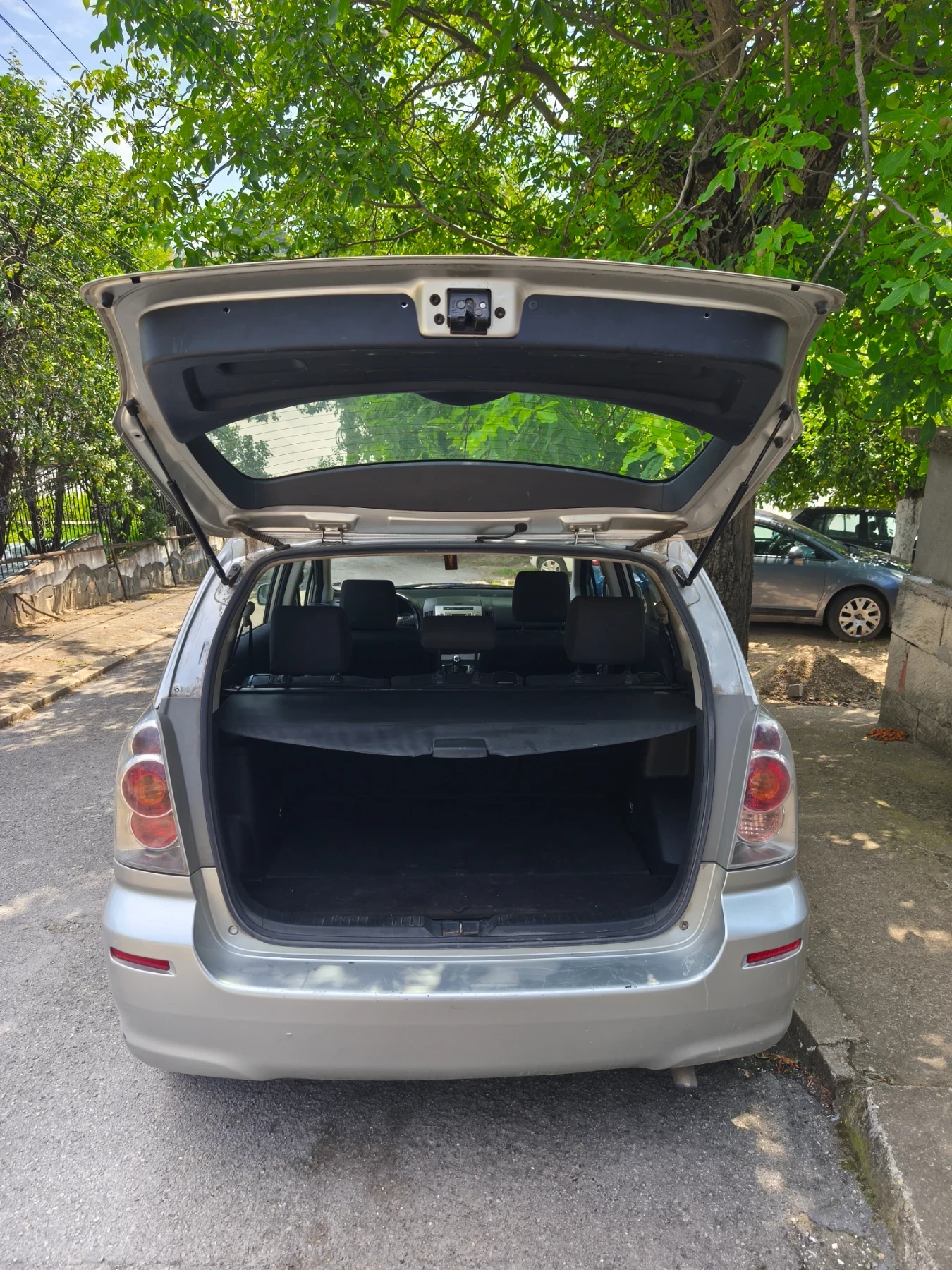 Toyota Corolla verso, снимка 7 - Автомобили и джипове - 55267125