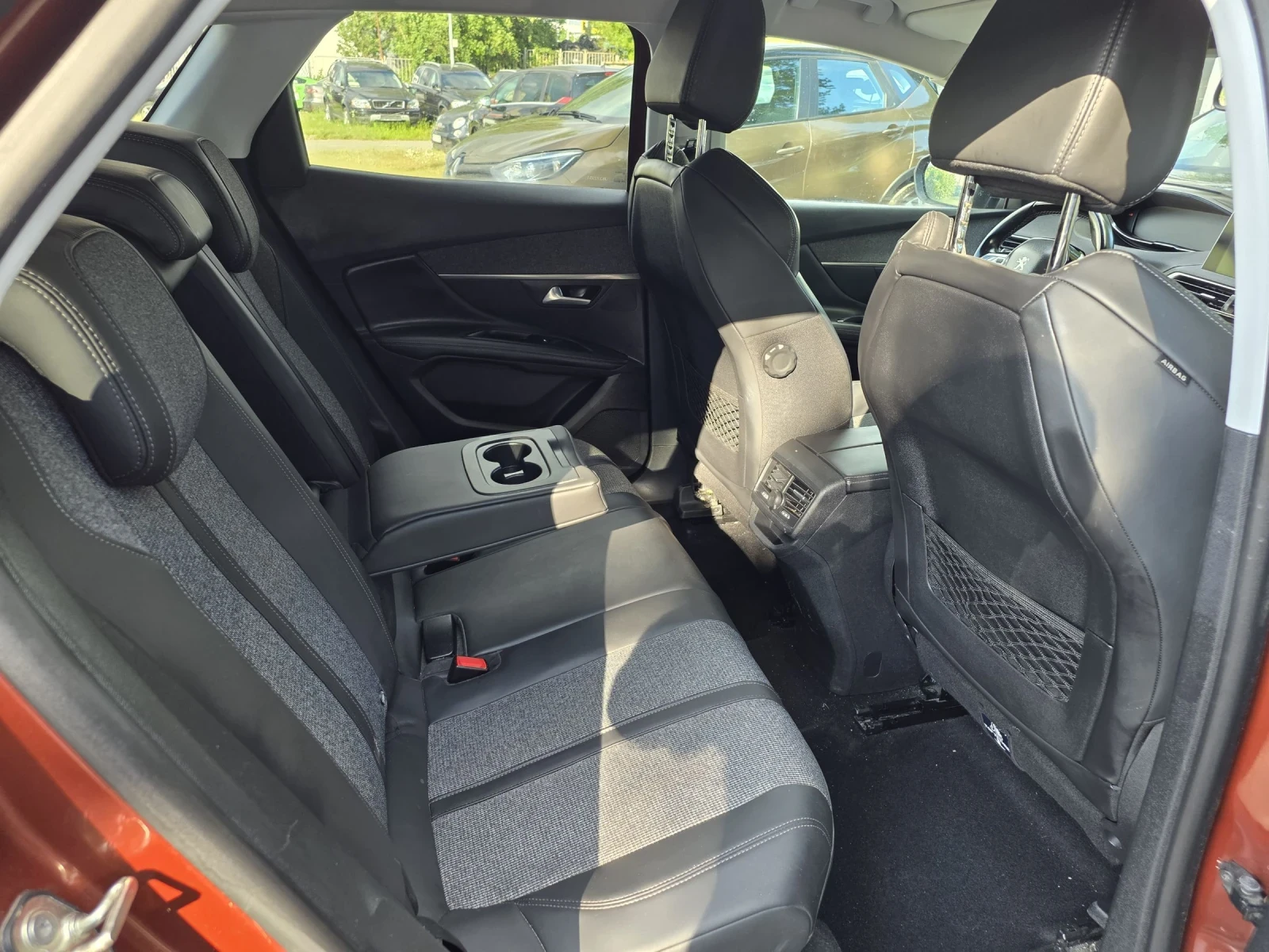 Peugeot 3008 1.2БЕНЗИН/АВТ/АЛУР/ЛЕД, снимка 12 - Автомобили и джипове - 55382337