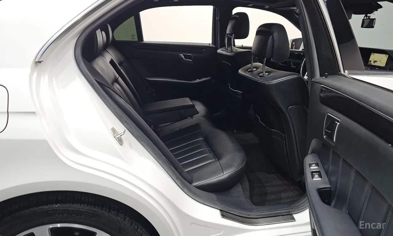 Mercedes-Benz E 300 4MATIC , снимка 9 - Автомобили и джипове - 55475718