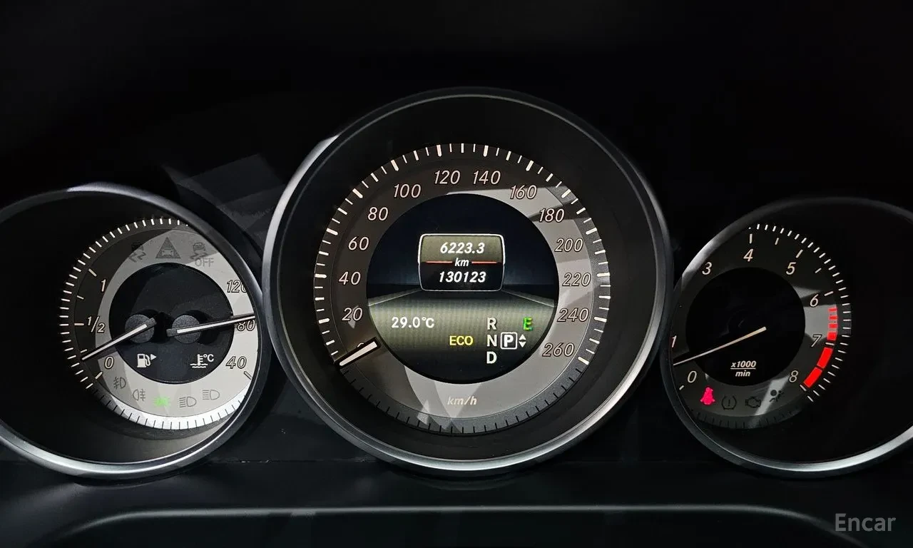 Mercedes-Benz E 300 4MATIC , снимка 6 - Автомобили и джипове - 55475718