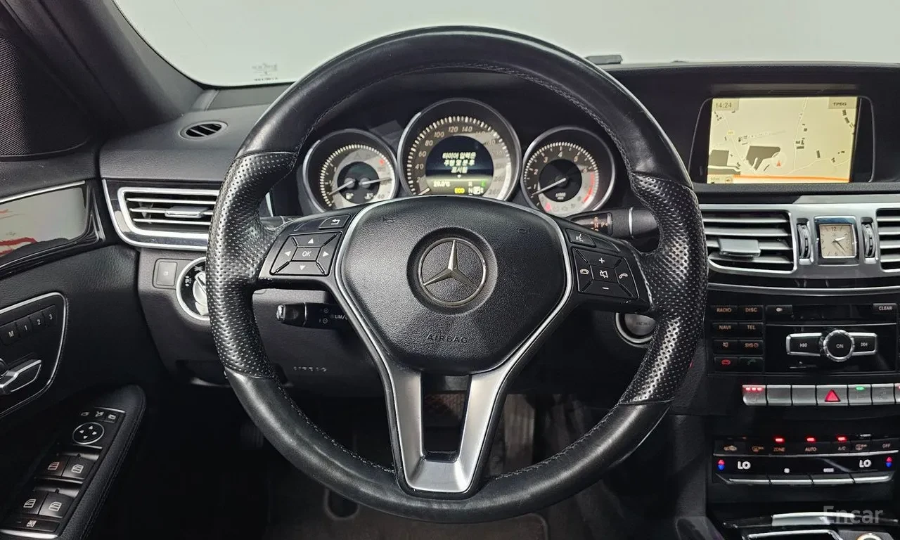 Mercedes-Benz E 300 4MATIC , снимка 11 - Автомобили и джипове - 55475718