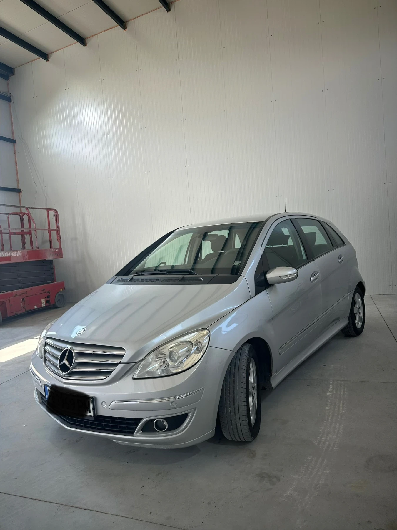 Mercedes-Benz B 180