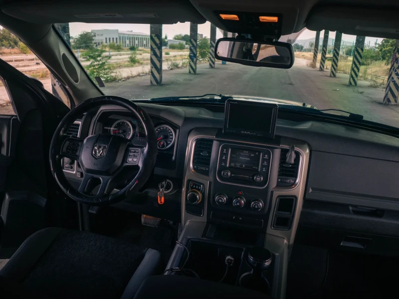 Dodge RAM 1500, снимка 15 - Автомобили и джипове - 51486945