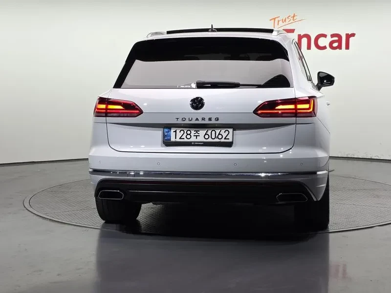 VW Touareg Rd Generation 3.0 Tdi Prestige, снимка 4 - Автомобили и джипове - 54969328
