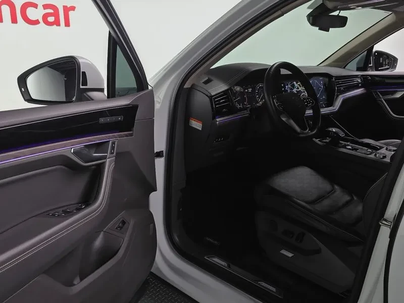 VW Touareg Rd Generation 3.0 Tdi Prestige, снимка 10 - Автомобили и джипове - 54969328
