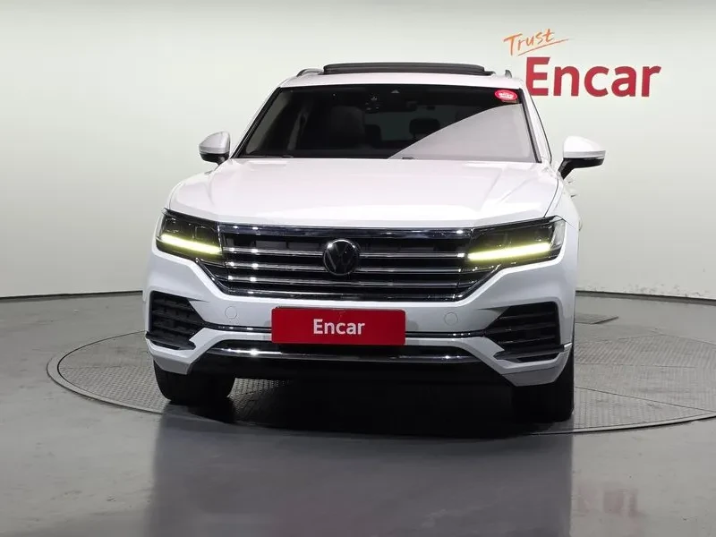 VW Touareg Rd Generation 3.0 Tdi Prestige, снимка 3 - Автомобили и джипове - 54969328