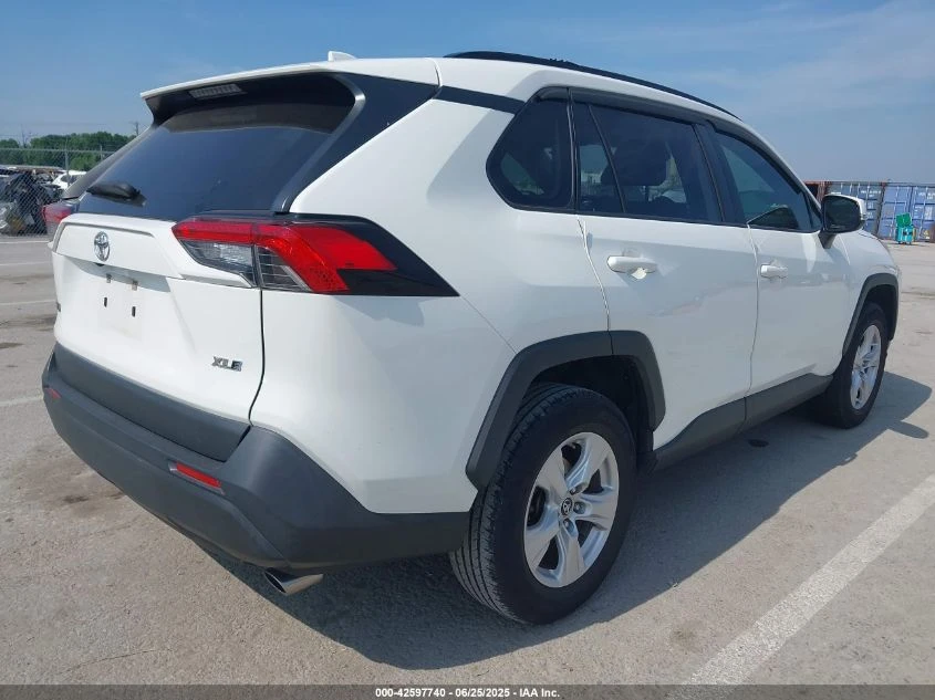 Toyota Rav4 2019 TOYOTA RAV4 XLE - изображение 8