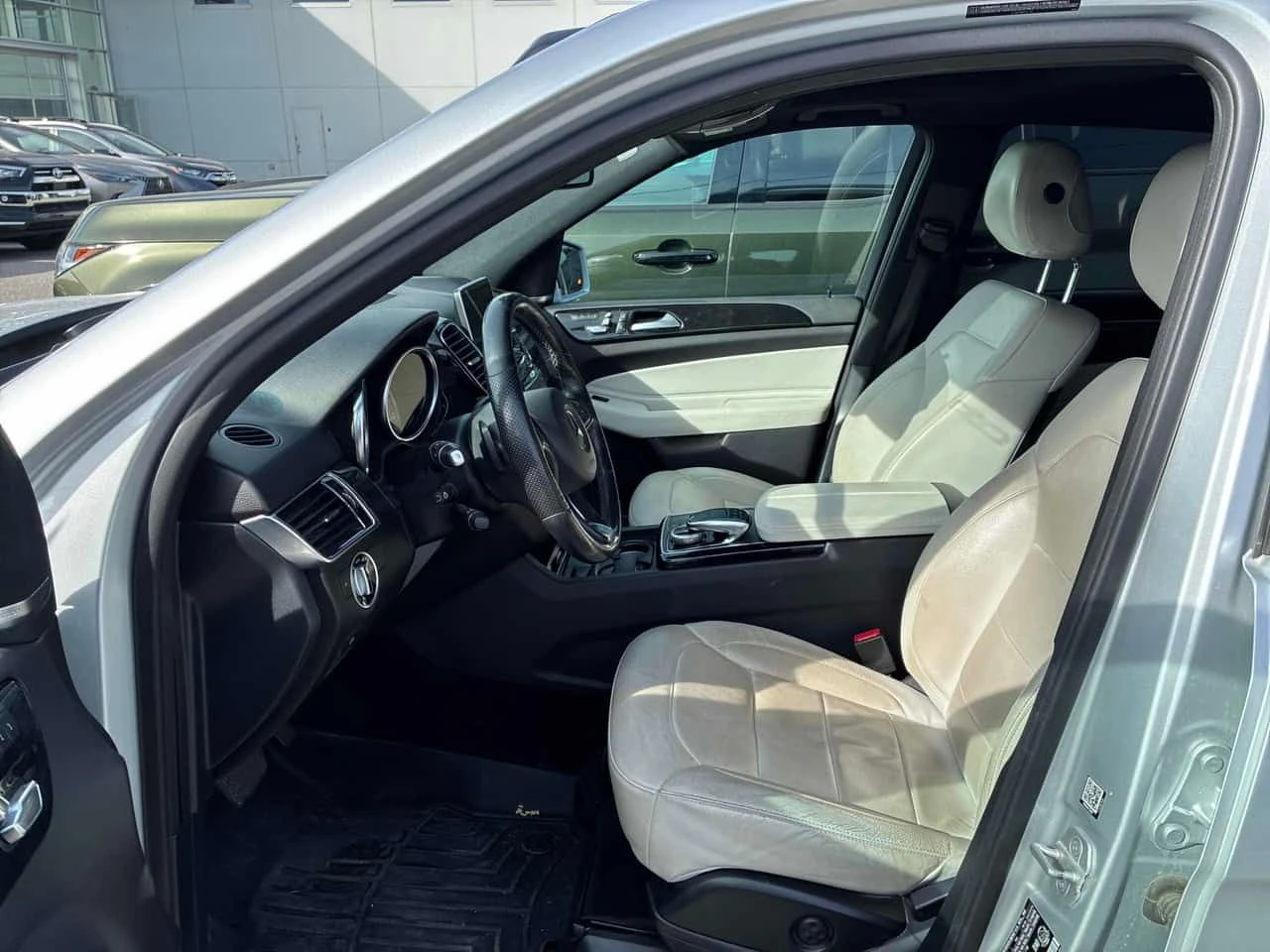 Mercedes-Benz GLE 350 | DISTRONIC| ПОДГРЕВИ| 360| PANO| KEYLESS| CARFAX, снимка 9 - Автомобили и джипове - 54002303