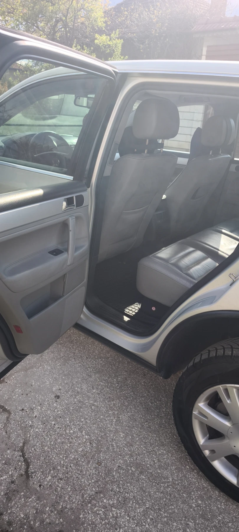 VW Touareg, снимка 5 - Автомобили и джипове - 54392429
